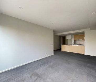 Modern Apartment for Rent – Prime North Melbourne Location! - Photo 1