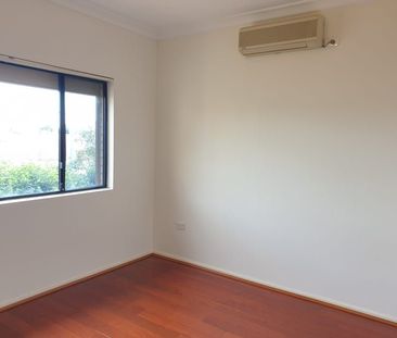 Spacious full brick townhouse - Photo 3