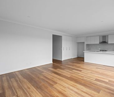 A modern and well-kept home for $300 per week per room! - Photo 1