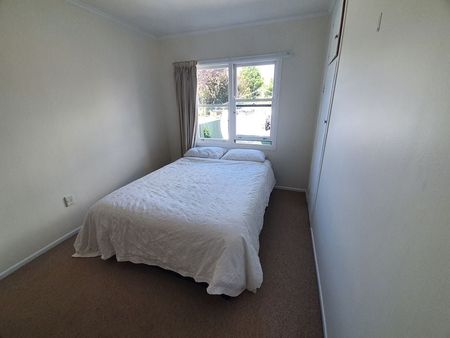 Tidy two bedroom unit - semi furnished - Photo 5