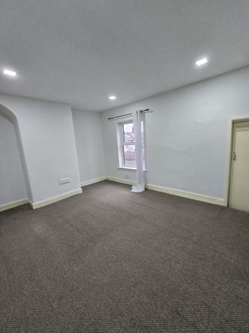 2 Bedroom mid terrace - Photo 3