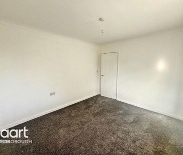 4 bedroom semi-detached house to rent - Photo 4