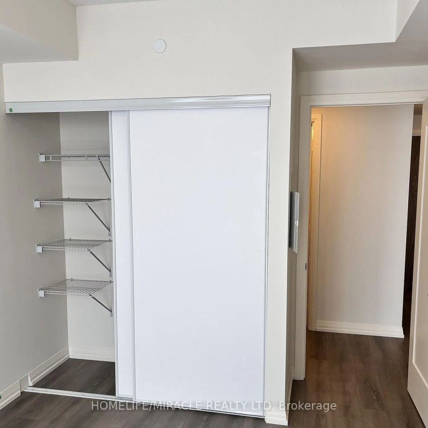 27 Korda Gate #1407 - Photo 1