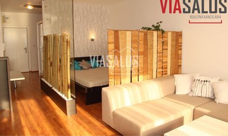 Na prenájom slnečný 1,5 izbový designový byt v Koloseu v Bratislave, 620+230 Eur - Fotografia 3