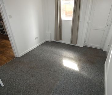 1 bed Apartment - To Let - Photo 5
