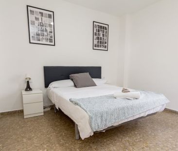 Calle Fernández Alarcón, Málaga, Andalusia 29007 - Photo 3