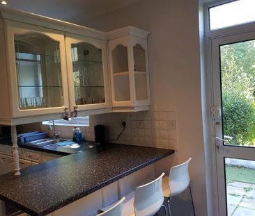 4 bedroom semi-detached house to rent - Photo 2