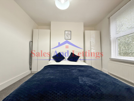3 bedroom maisonette to rent - Photo 2