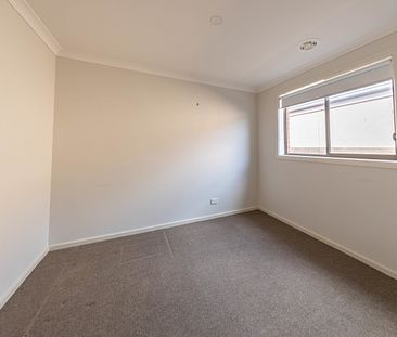 37 Adelong Bvd, Cobblebank VIC 3338 - Photo 6