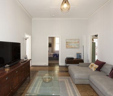 Charming Victorian, fully furnished home - in Prime Schools Precinct! - Photo 3