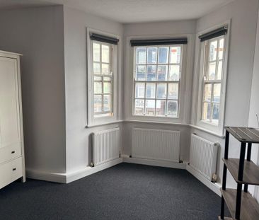 3 bedroom flat to rent - Photo 4