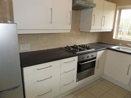 2 bedroom maisonette to rent - Photo 4