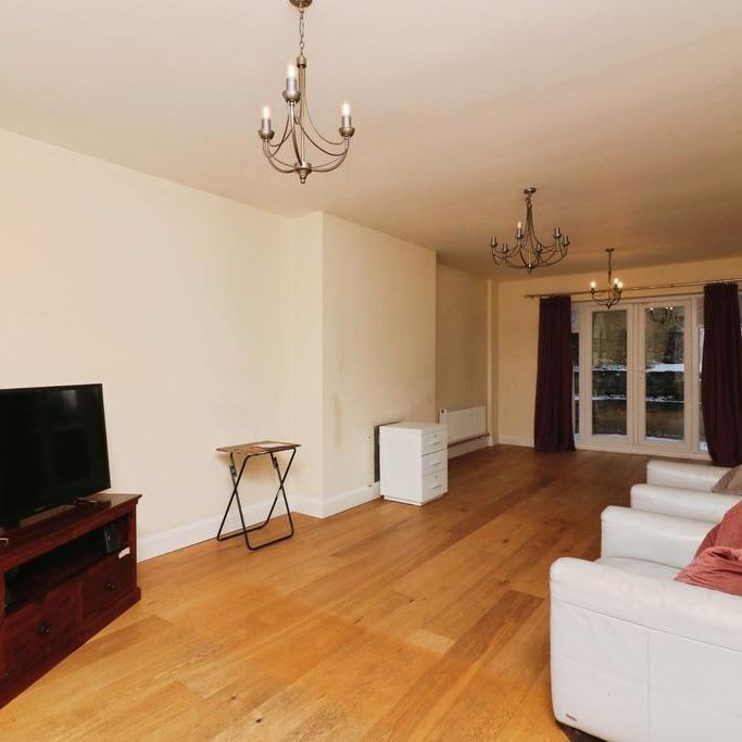 4 bedroom detached house to rent - Photo 1