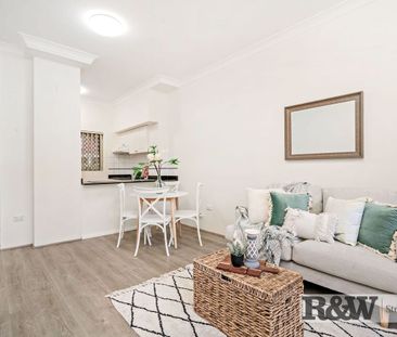 1 Bedroom unit with spacious Courtyard! - Photo 2