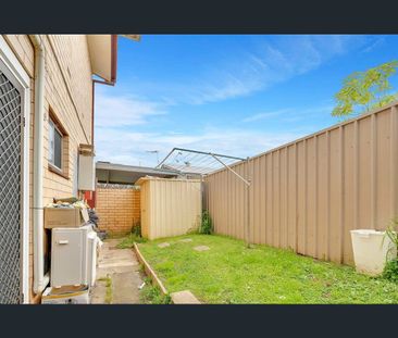 Beautiful Unit in the Heart of Windsor Gardens! - Photo 6