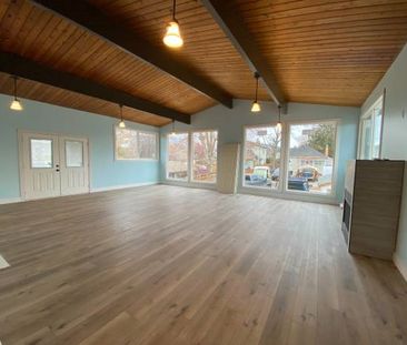 Recently Upgraded Spacious 3 bed / 2 bath Main Floor - Photo 3