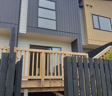 Near new townhouse in prime location - Photo 6