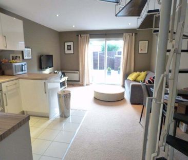 Somerset Close, Hersham, WALTON-ON-THAMES, KT12 - Photo 4