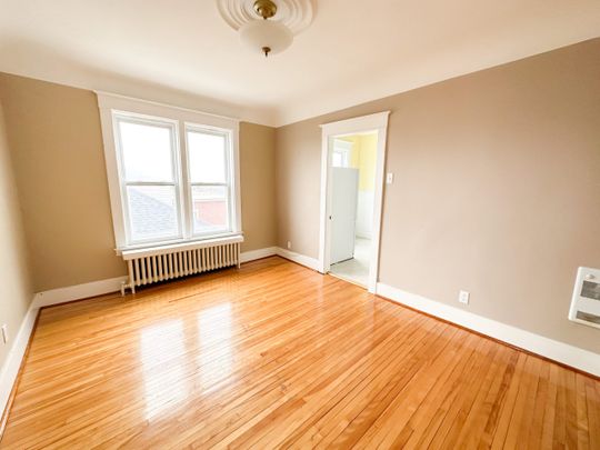 327 Douglas Avenue - Top Floor Unit - Photo 1