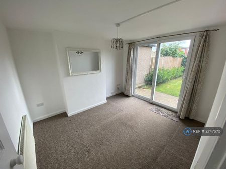 2 bedroom maisonette to rent - Photo 4