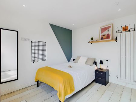 7 Bedroom House - Photo 3