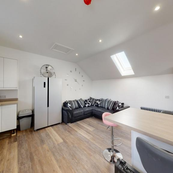 5 bedroom ground floor flat to rent - Photo 1