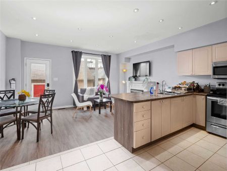 Deluxe Room - North York - Photo 4