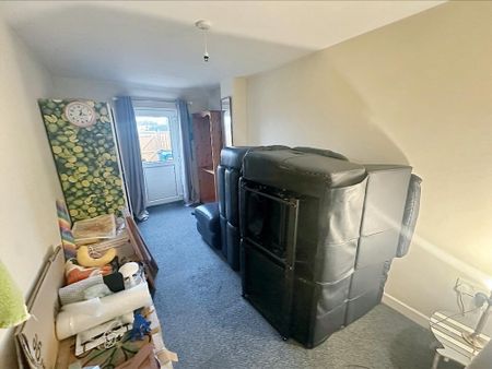 2 bedroom ground floor flat to rent - Photo 2