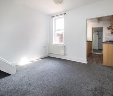 2 bedroom end of terrace house to rent - Photo 4