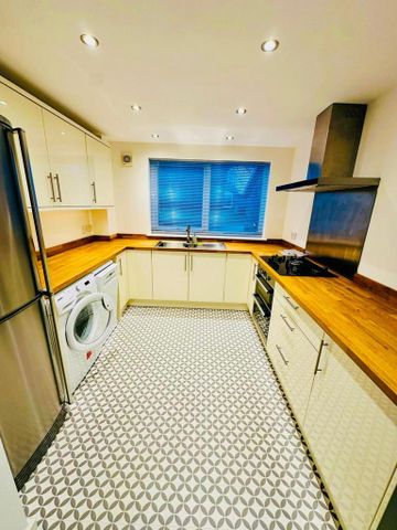 3 bedroom end of terrace house to rent - Photo 2