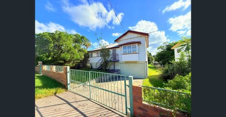 Beautiful High-Set Timber Home with Newly Renovated Bathroom! Walk to Darra Train Station! - Photo 4