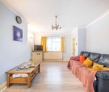 Lyon Park Avenue, Alperton, HA0 - Photo 2