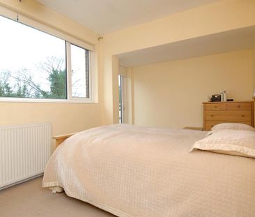 3 bedroom flat to rent - Photo 3