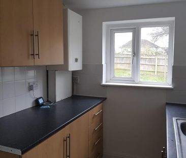 3 bedroom semi-detached house to rent - Photo 2