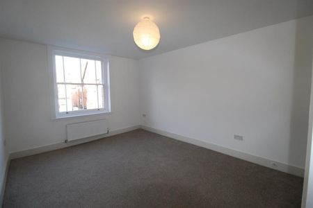 1 bedroom Flat To Let - Photo 4