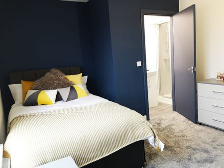 Lovely 4 En-suite Rooms - Photo 4