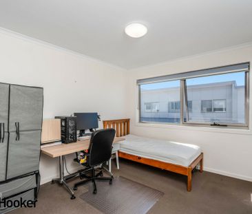 Close to parks, cycle paths and natural bushland - Photo 5