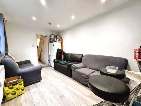 4 bedroom terraced house to rent - Photo 2