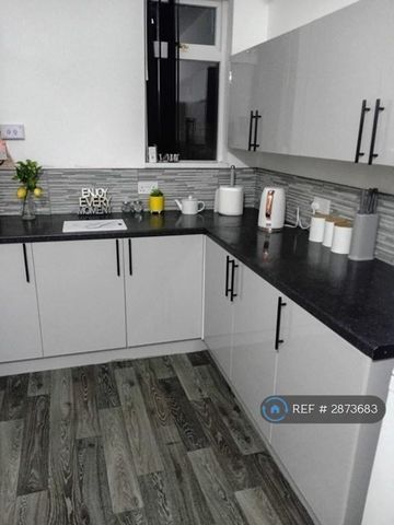 1 bedroom in a house share to rent - Photo 5