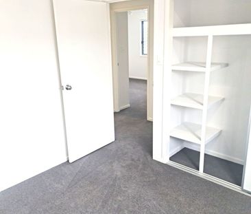 4 BED- 2 BATH FULLY DUCTED AIR-CONDITIONED TOWNHOUSE - Photo 3