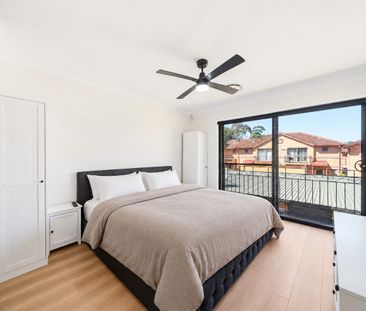 Stunning presentation in this fully renovated FURNISHED residence - Photo 5