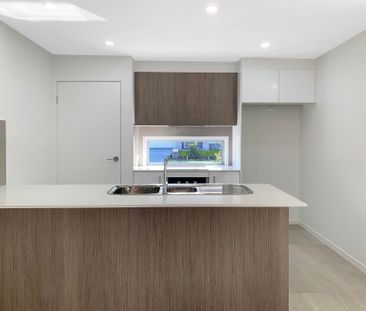 Modern 3 Bedroom Duplex with Private Yard - Photo 6