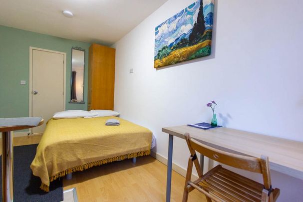 Flat 19 Penywern Road, Earls Court SW5 9SX - Photo 1