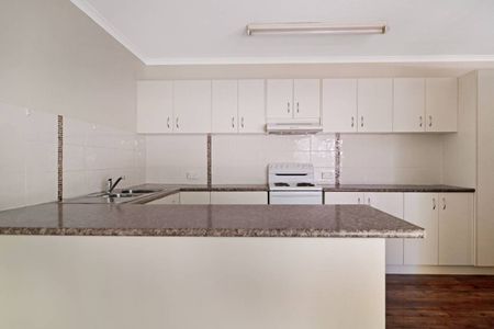 Neat & Presentable 3-Bedroom Unit in Leafy East Toowoomba - Photo 5