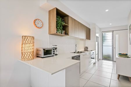 Coastal Chic: Stylish Living in Maroochydore! - Photo 5