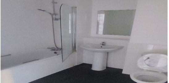 3 Bed Flat, Campbell Court, SE9 - Photo 2