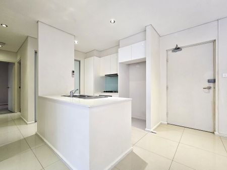 FOOTSTEPS TO TO ALL AMENITIES - MODERN TWO BEDROOM APARTMENT - Photo 5