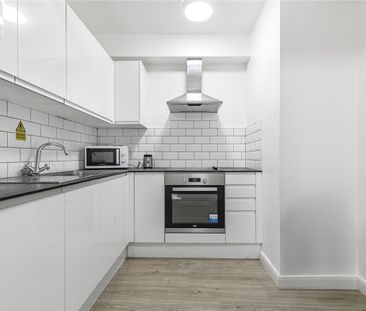 Coldharbour Lane, London, SW9 - Photo 1