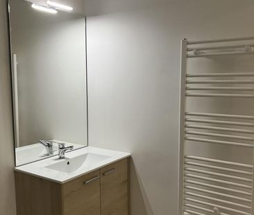 Location Appartement 2 pièces 49m² VILLEFRANCHE SUR SAONE 69400 - Photo 3