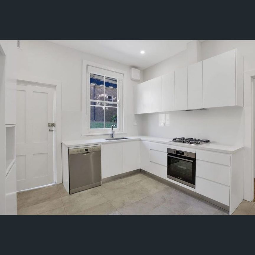 Character, Space & Ocean Views in a Prime Coogee Setting - Photo 1